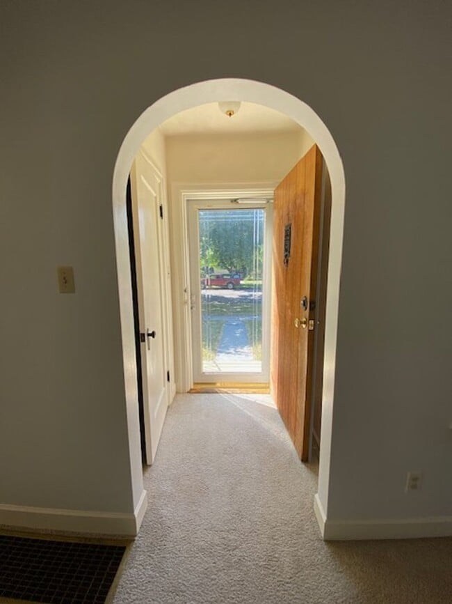 Building Photo - $2,695 / AVAILABLE NOW! 3BD Single Family Home