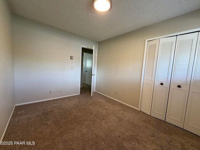 Building Photo - 366 W Tamarack Ln
