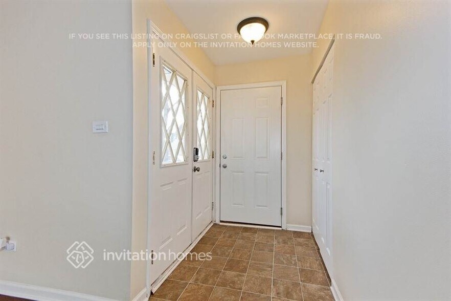 Building Photo - 953 Surrey Ct