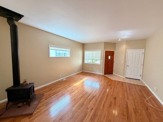 Building Photo - Beautiful 2 Bedroom 2 Bathroom House in Morgan Ranch