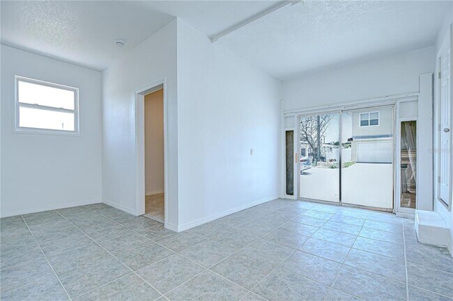 Building Photo - 150 E Madeira Ave