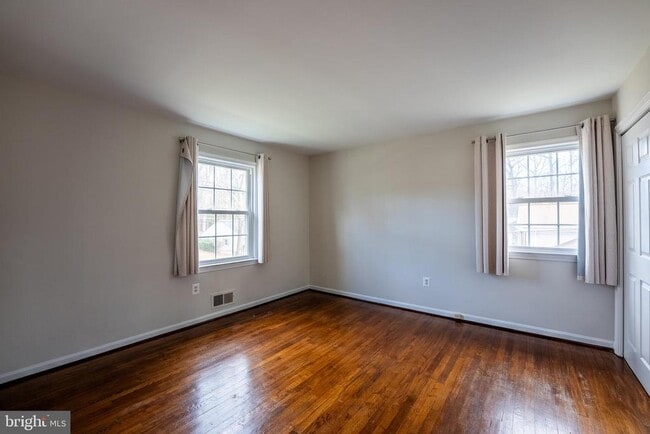 Building Photo - 8209 Mockingbird Dr