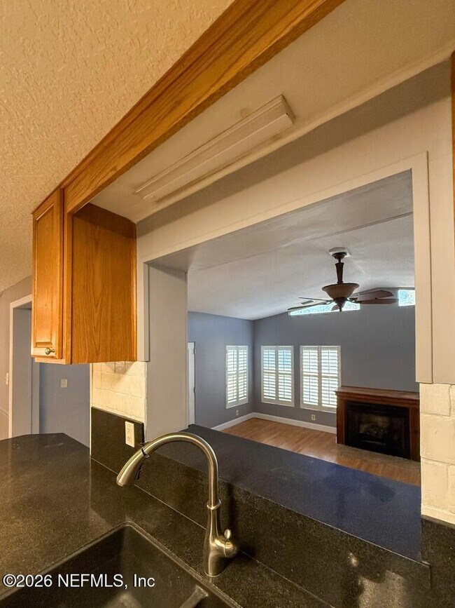 Building Photo - 360 Canis Dr W