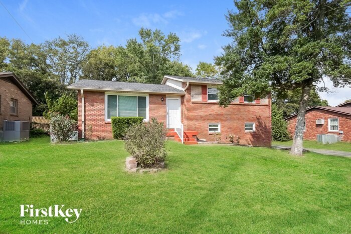 Building Photo - 3710 Plantation Dr