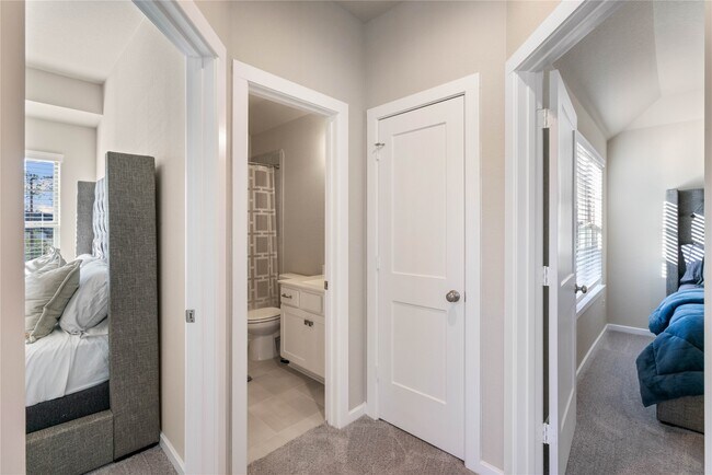 Building Photo - 389 Andes Dr