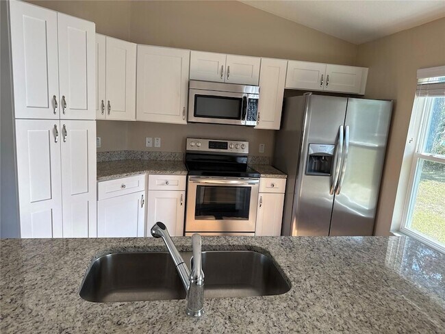 Building Photo - 4000 SW 139th St Rd