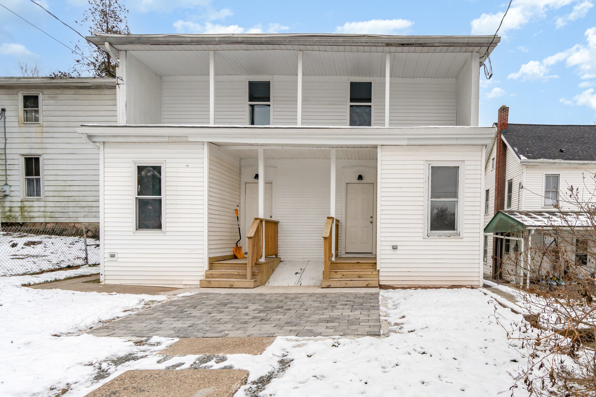 Building Photo - 324 Armstrong St