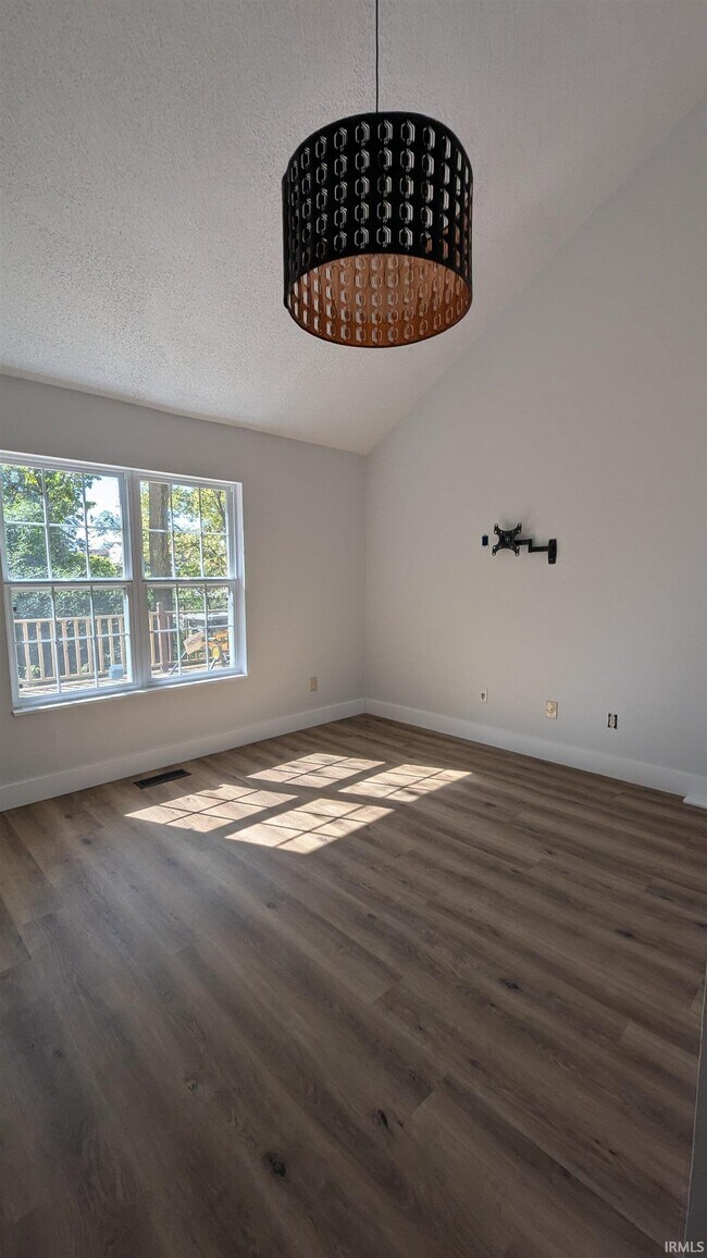 Building Photo - 432 E Laurelwood Dr