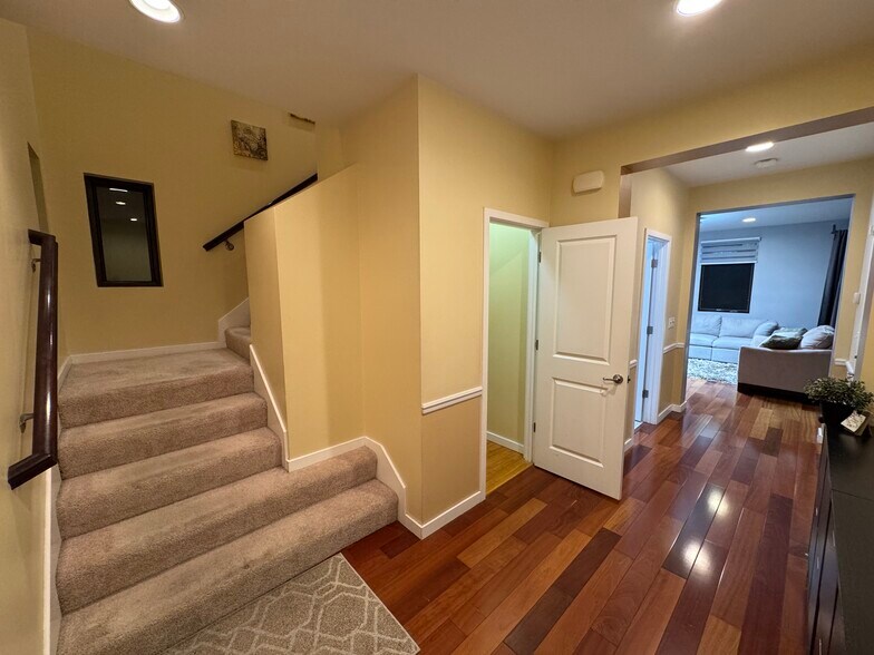 Building Photo - 3192 Fallen Leaf St