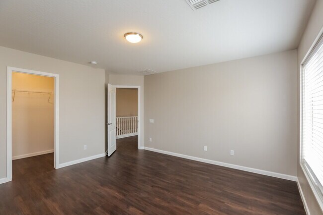 Building Photo - 918 S 118th Ln