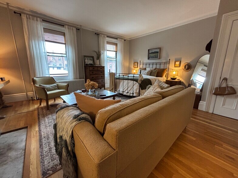 Building Photo - 82 Charles St