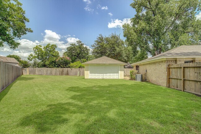 Building Photo - 7315 Foxside Ln