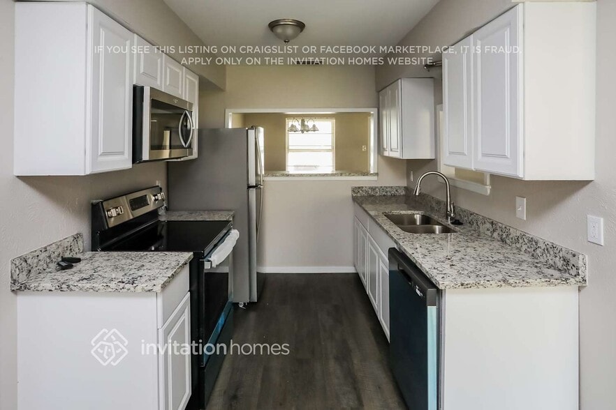 Building Photo - 215 Adams St