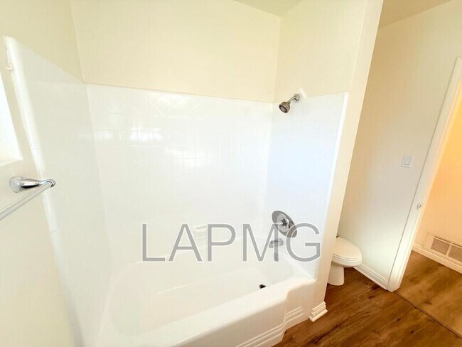 Building Photo - 625 Aerick St