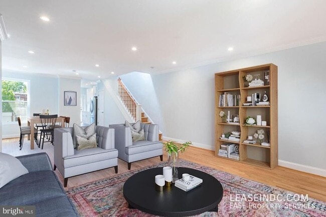 Building Photo - 624 Irving St NW