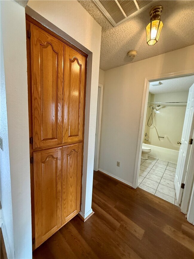 Building Photo - 9 Dunedin Dr