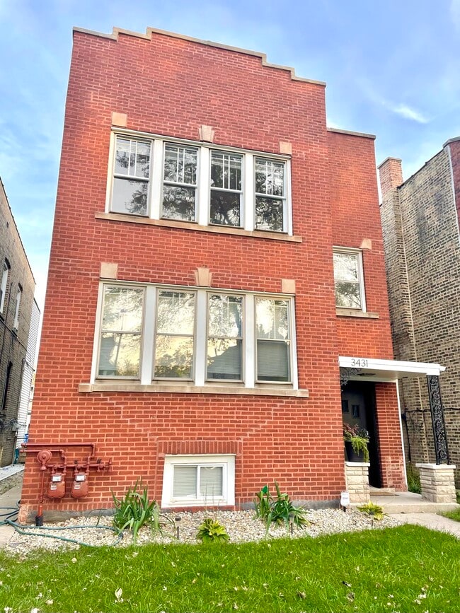 Building Photo - 3431 N Lowell Ave