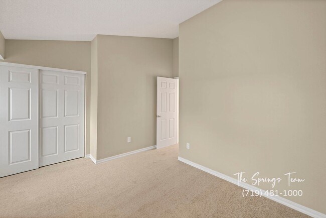 Building Photo - 3BD Condo in Gated Community  - Security Deposit Waiver Available