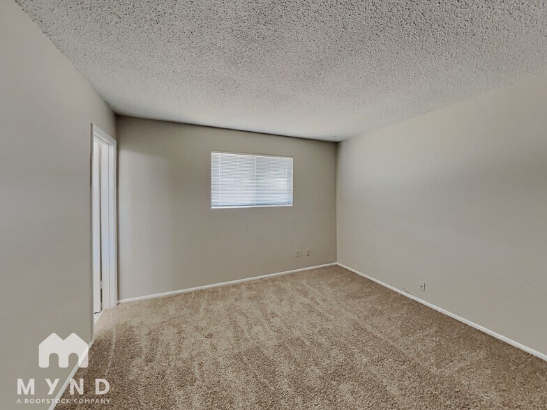 Building Photo - 537 E Laguna Dr