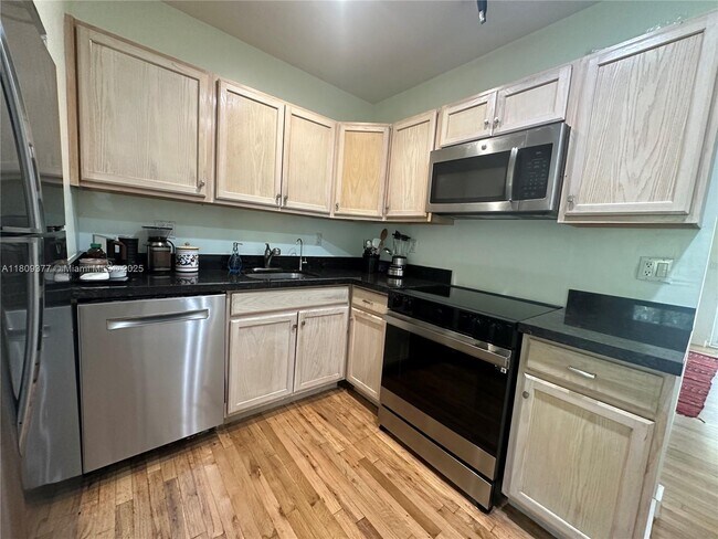 Building Photo - 1383 NE 34th Ct
