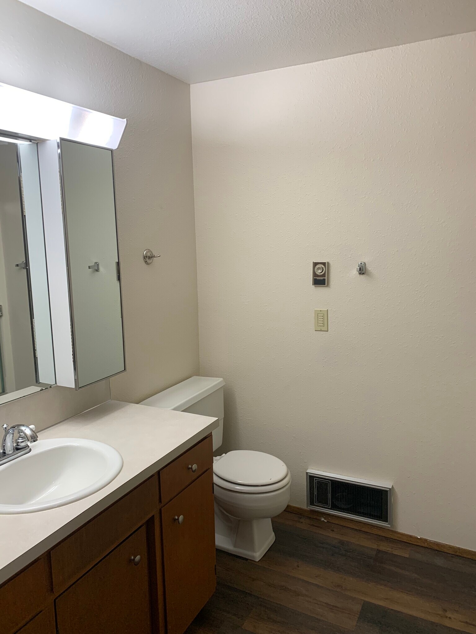 Building Photo - 107 La Villa Dr