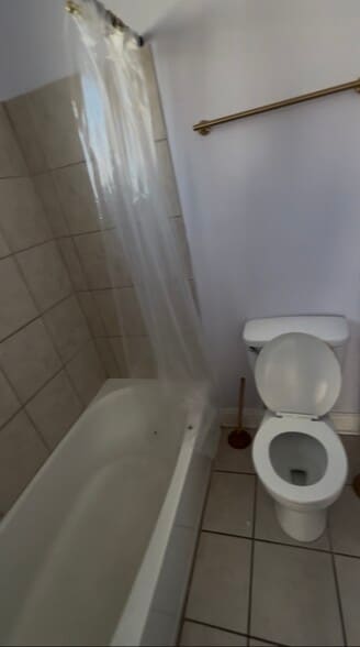 Primary Bathroom - 2238 New Orleans St