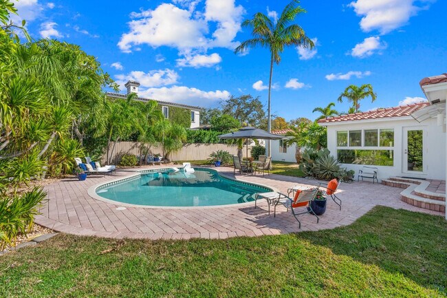 Building Photo - 2317 NE 12th St