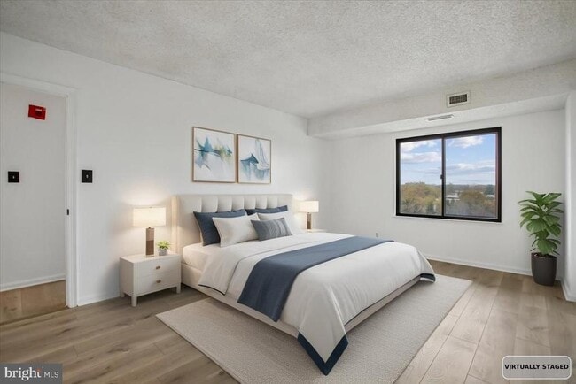 Building Photo - 3800 Powell Ln