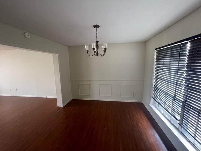 Building Photo - 495 Dickinson St