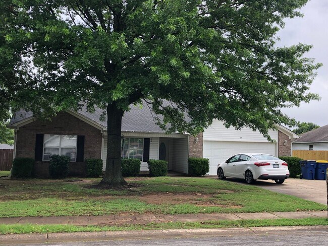 Primary Photo - Spacious 3-Bedroom Home in the Heart of Ca...
