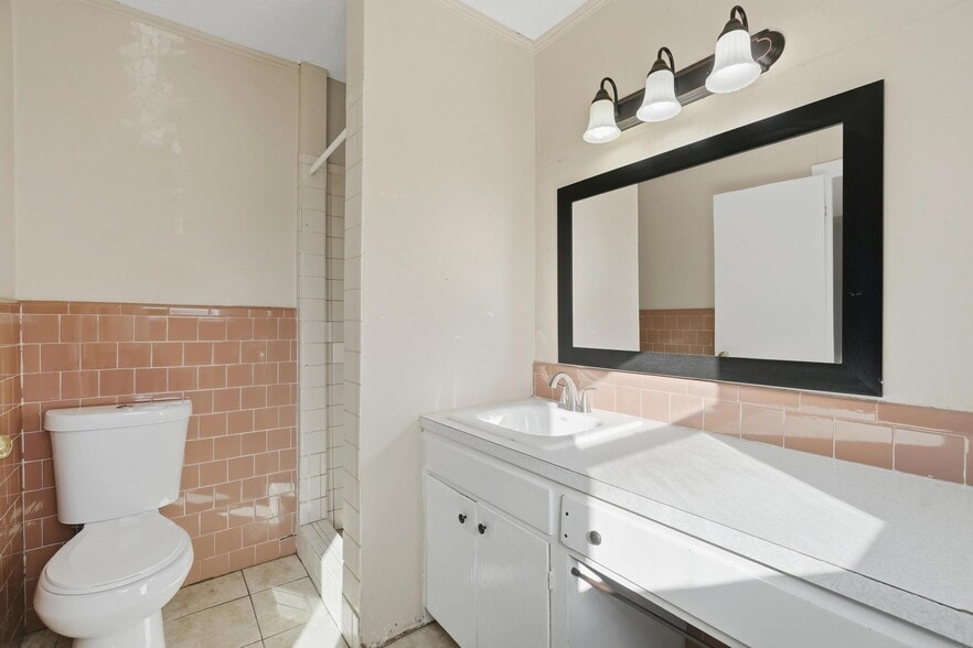 Building Photo - 2857 S 5th St