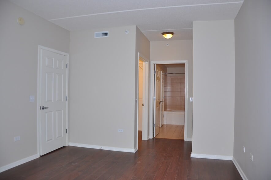 Building Photo - 656 Pearson St