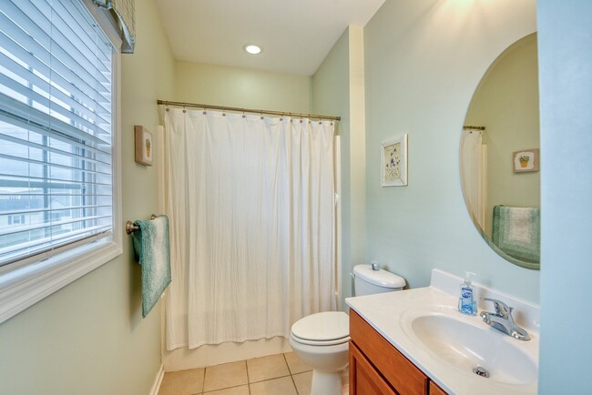 Building Photo - DOG FRIENDLY FURNISHED OFF-SEASON RENTAL A...