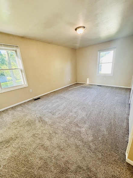 Building Photo - 116 Regents Blvd