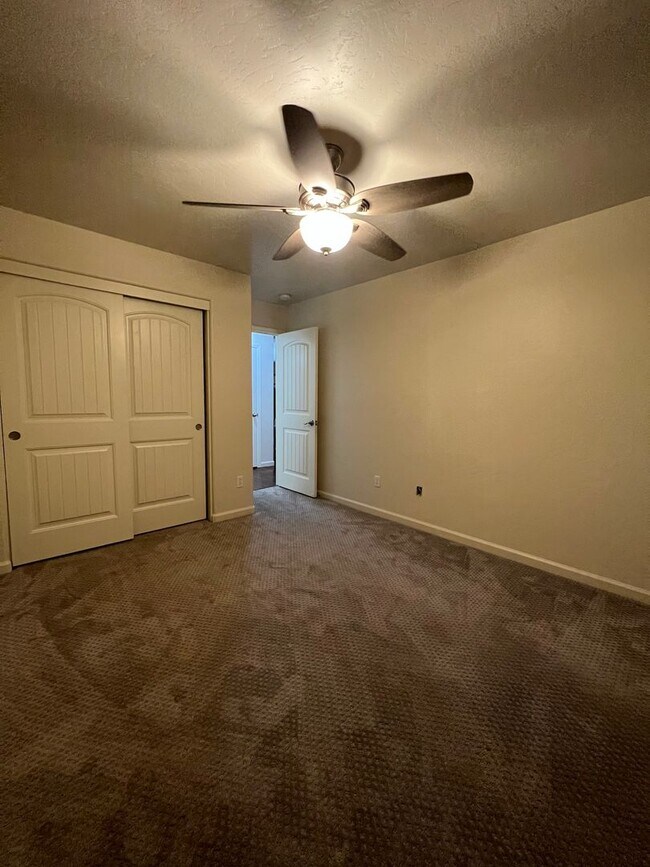 Building Photo - Beautiful  4-bedroom, 2-bathroom home in Fresno with Solar