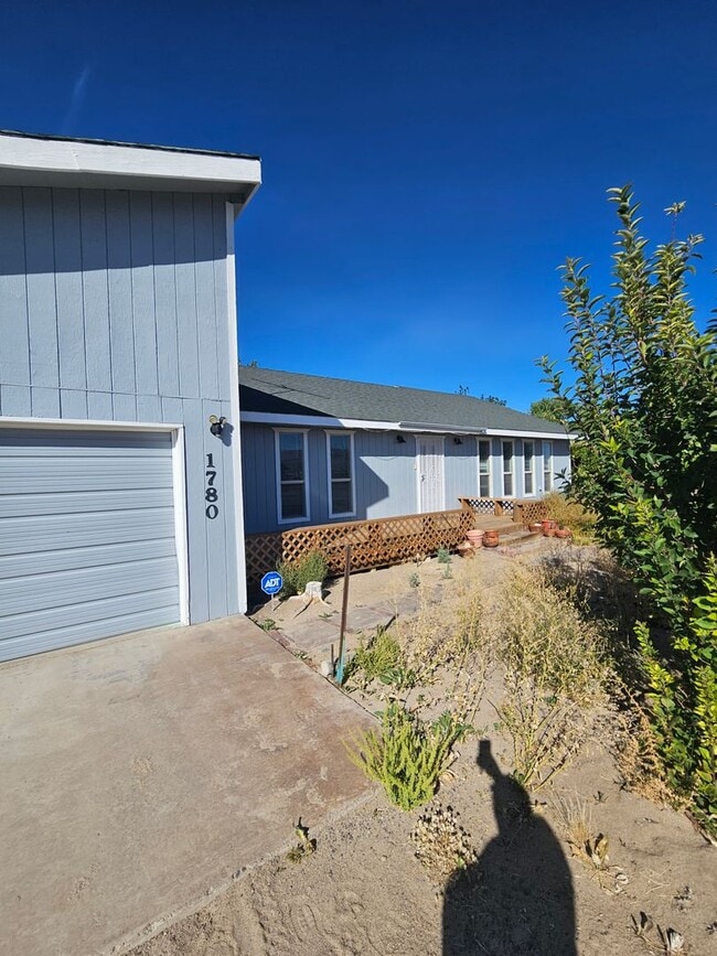 Building Photo - Beautiful, spacious single-family home