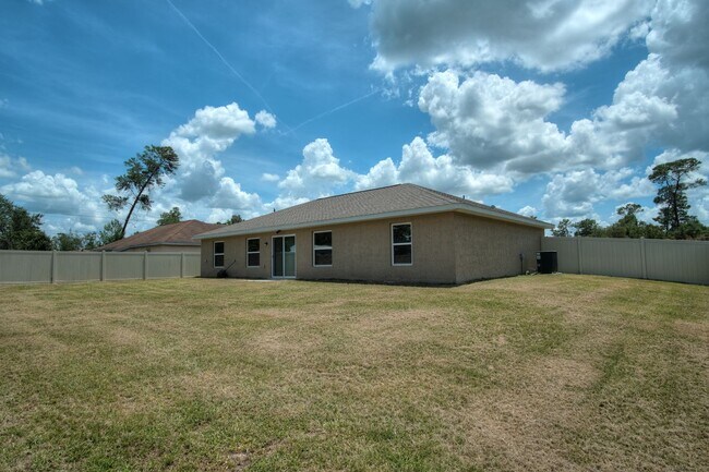 Building Photo - Spacious 4/2/2 Available Now!