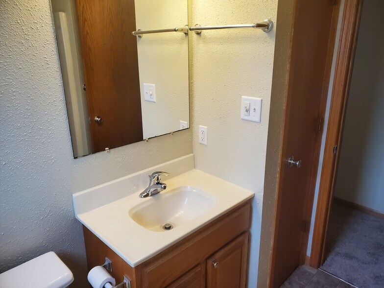 Building Photo - 742 Central Plains Ct