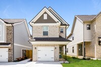 Building Photo - Stunning 3 Bedroom in Lebanon
