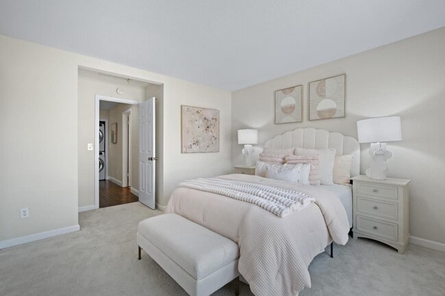 Building Photo - 1735 Parkview Green Cir