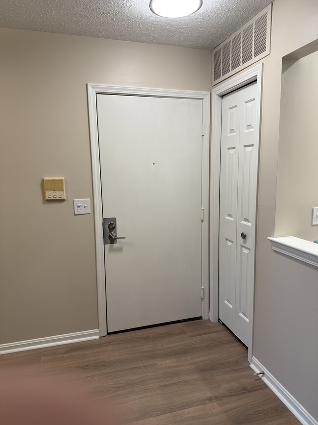 Building Photo - 1390 Cedarwood Dr