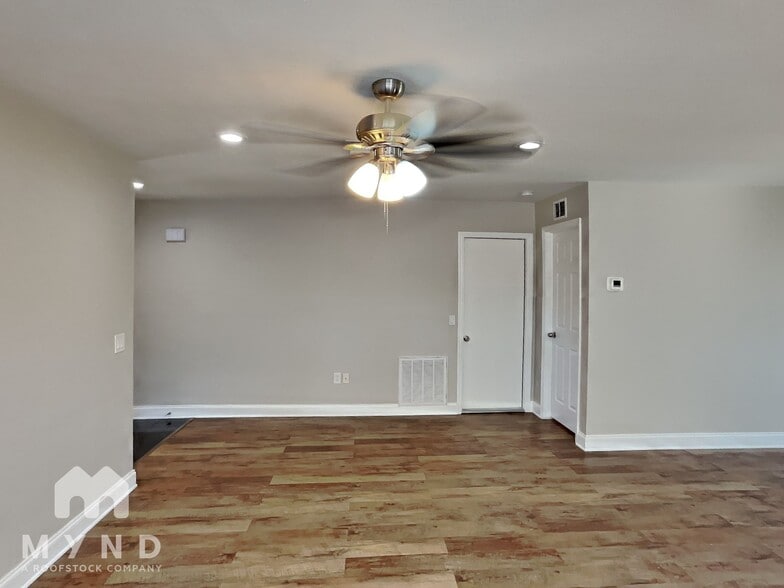 Building Photo - 13014 Woodward Dr