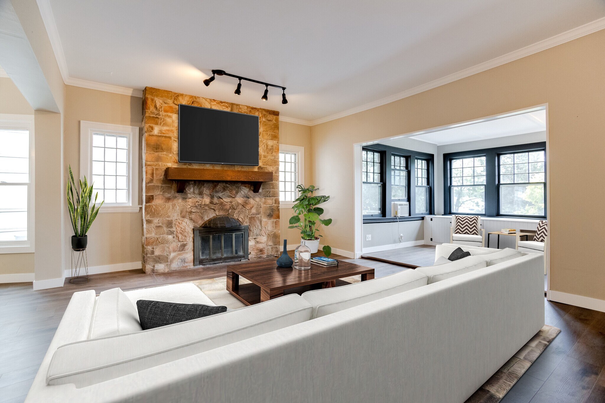 Building Photo - 2909 Knox Ave S