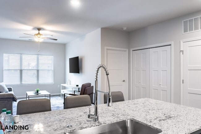 Building Photo - 2023 N Broadmoor Ave