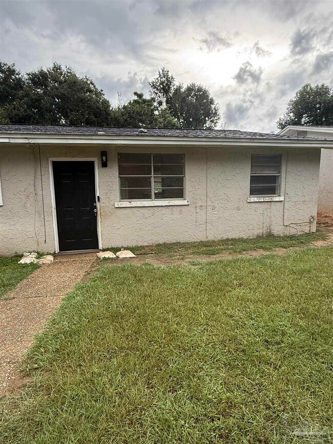 Building Photo - 671 E Olive Rd