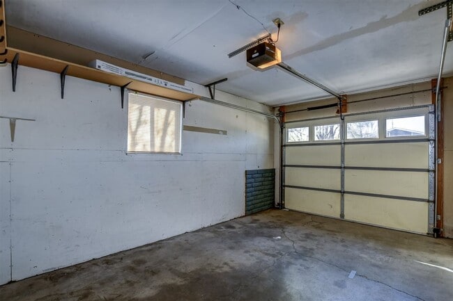 Building Photo - Newly Remodeled 3 Bed, 2 Bath Home with 1 ...