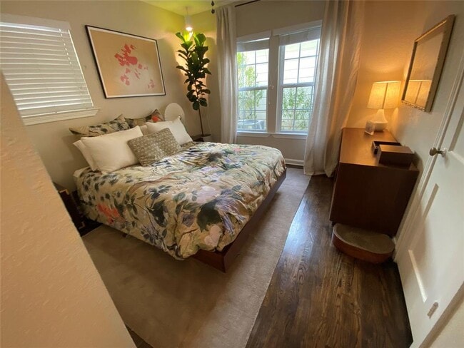 Building Photo - 1404 W 12th St