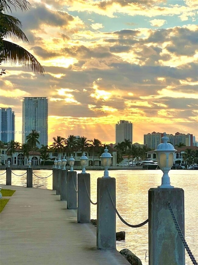 Building Photo - 2910 Point E Dr