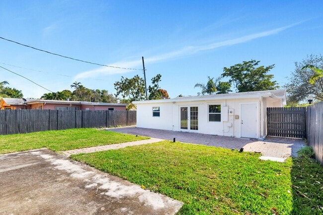 Building Photo - 913 Avon Rd