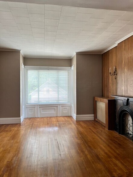 Primary Photo - 920 24th St